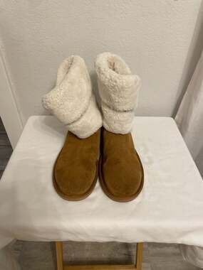 Koolaburra by UGG Dezi Short Chestnut Suede Faux Fur Boots Size 8